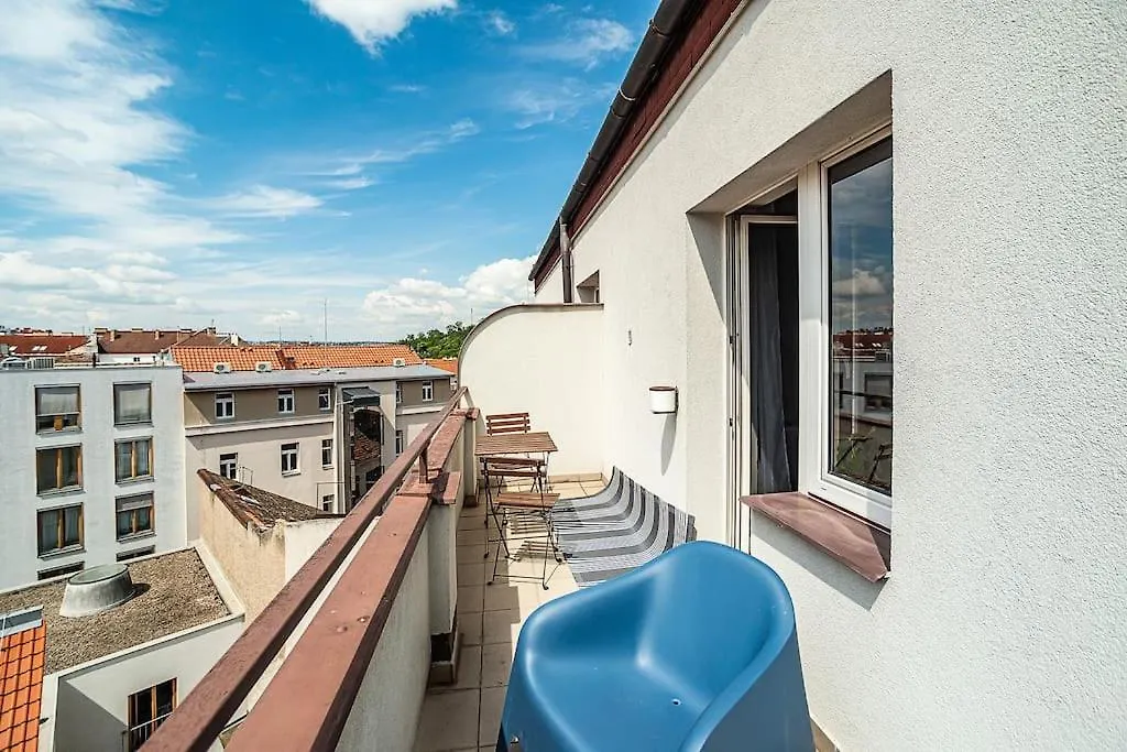 Cosy Studio With Terrace By Tram Praga República Checa